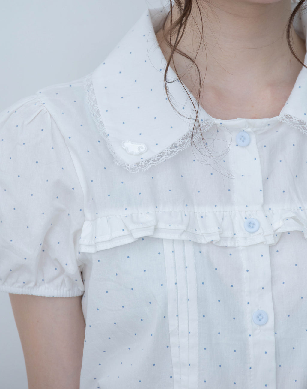 wing frill blouse