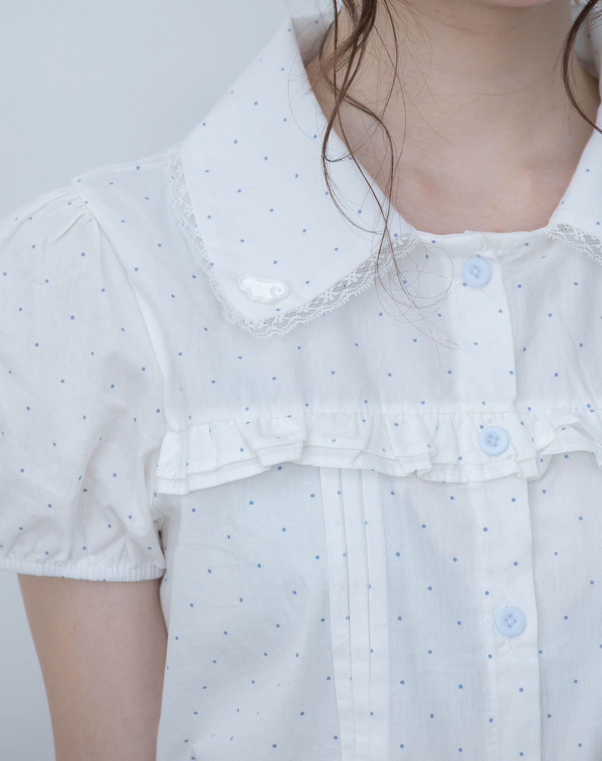wing frill blouse
