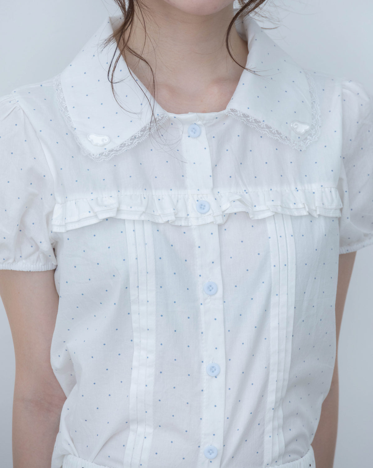 wing frill blouse