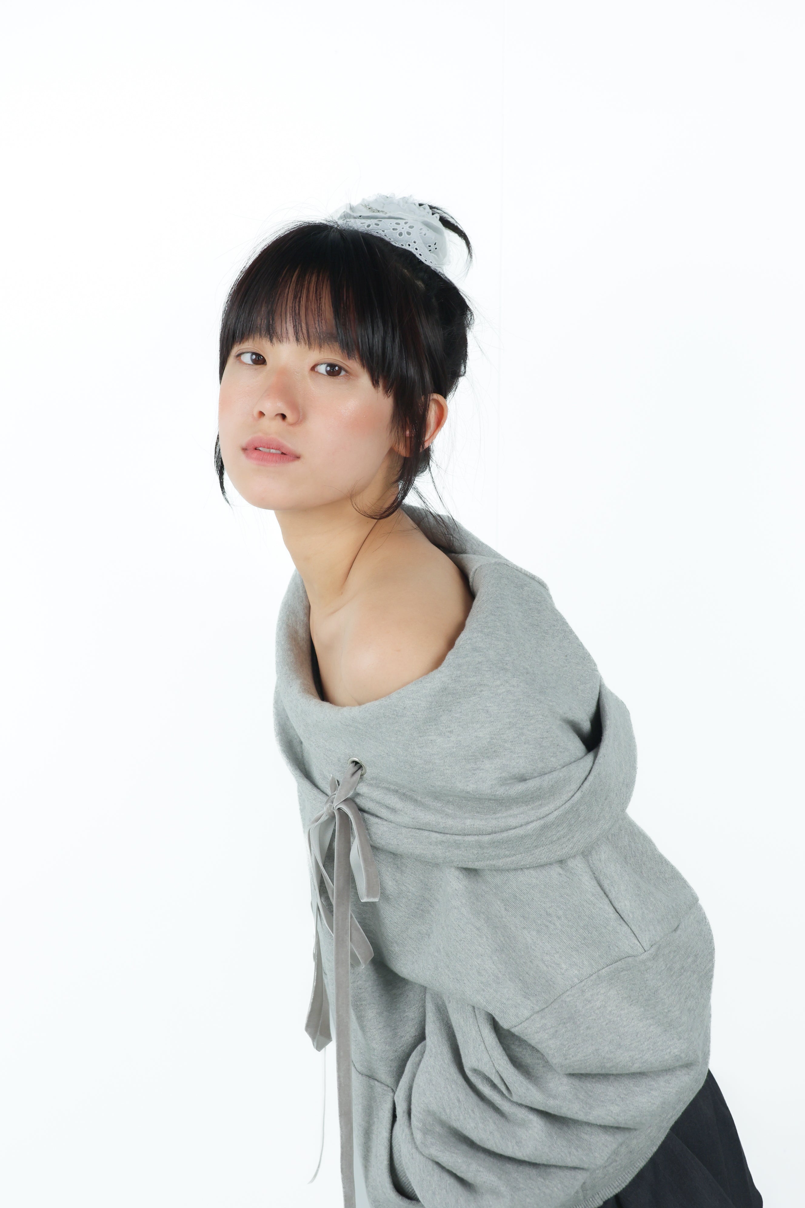 offshoulder ribbon hoodie(gray)